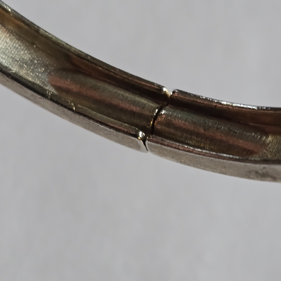 Enamel bracelet off white color and black bangle clamper style gold tone - Picture 9 of 9